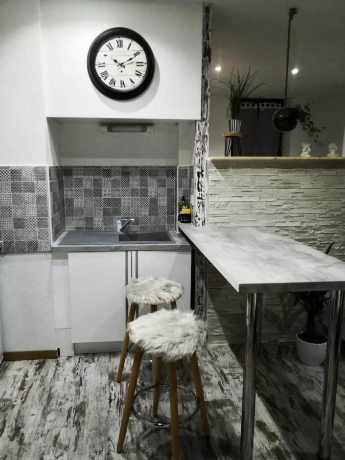 Studio zen et cosy, neuf en pleine ville Saint-Claude Buitenkant foto