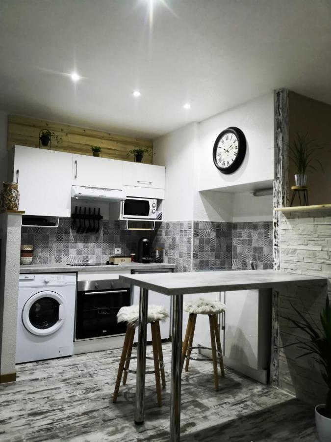 Studio zen et cosy, neuf en pleine ville Saint-Claude Buitenkant foto